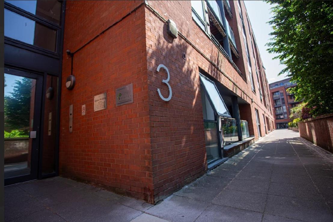 Quebec Building Apartment *
